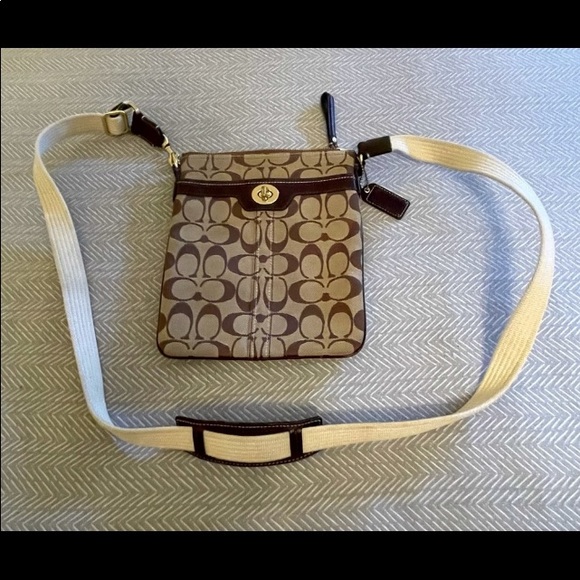 Coach Crossbody purse! EUC - Picture 1 of 2